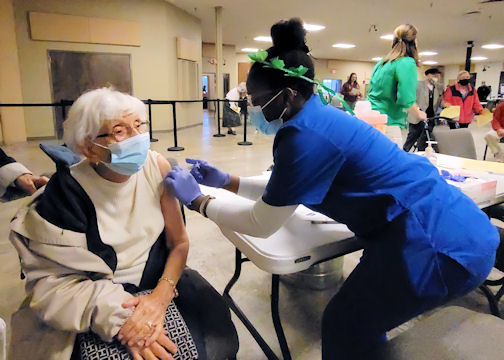 Nursing student gives woman vaccine shot